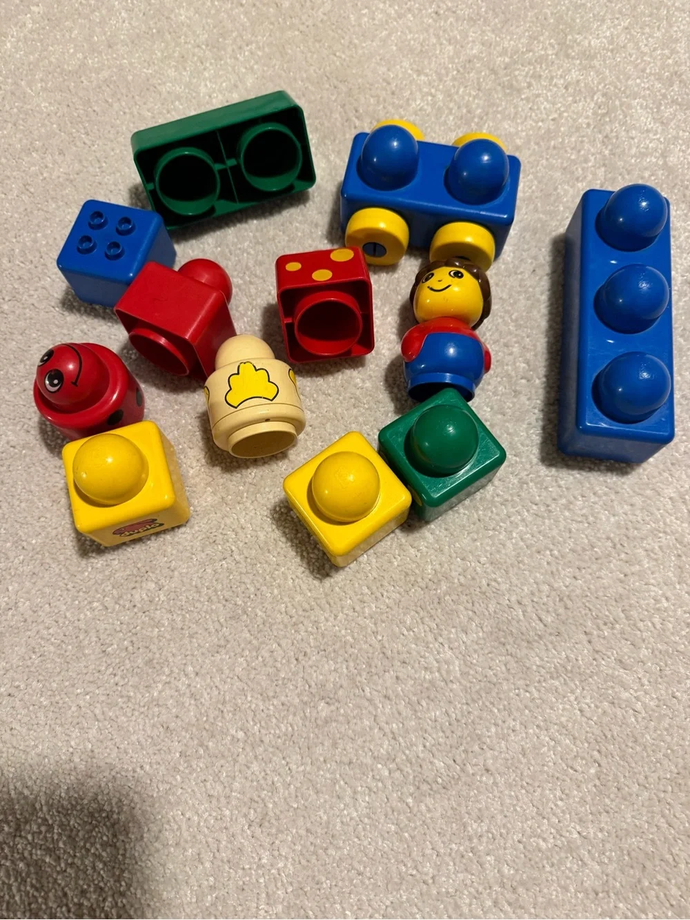 Lego Duplo Classic Bright Blue, Yellow, Red, Green & Cream Building Figures